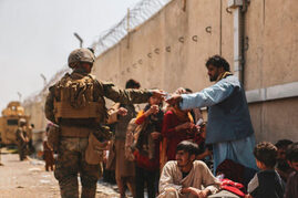 isi-vand-copiii-ca-sa-supravietuiasca:-alegerile-imposibile-pe-care-familiile-din-afganistan-au-ajuns-sa-le-faca-din-cauza-saraciei