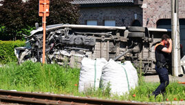 un-tren-regional-s-a-ciocnit-cu-un-microbuz-scolar-in-belgia:-patru-morti,-dintre-care-doi-copii