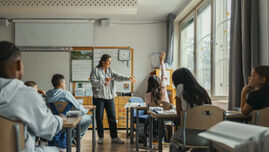 cat-va-castiga-un-profesor-in-2027.-noua-lege-a-salarizarii-schimba-grila-din-educatie