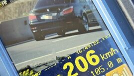 Şofer prins când circula cu 206 km/h pe un drum național. Poliția: „Unii au impresia că şoselele sunt piste de decolare”