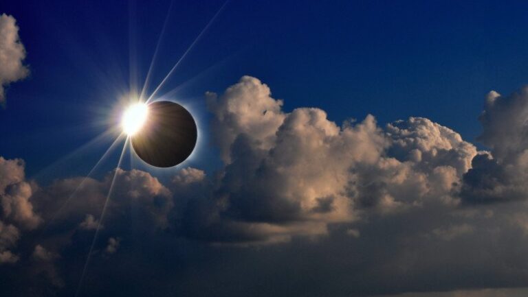 Eclipsa totală de Soare din 2026, vizibilă și din România. Când are loc fenomenul astronomic al anului