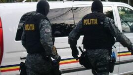 Aproape 8 kilograme de droguri de mare risc, confiscate în urma unor percheziţii în Vrancea. Patru persoane au fost reţinute