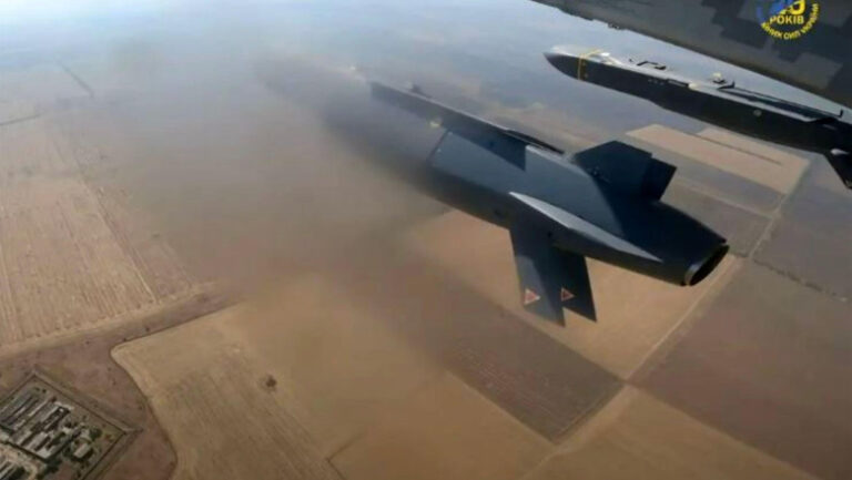 atac-masiv-cu-drone-asupra-sevastopolului:-rusia-sustine-ca-ucrainenii-au-lovit-cu-rachete-storm-shadow