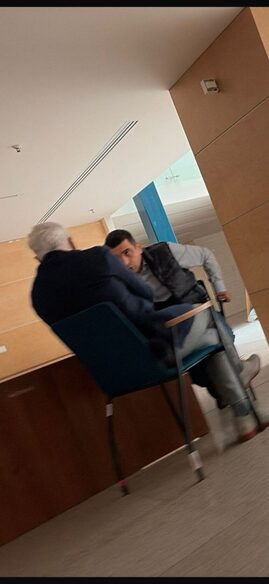 „Să-i dați lui Bolojan cadou”. Ce a primit George Simion de la un timișorean să-i ducă premierului