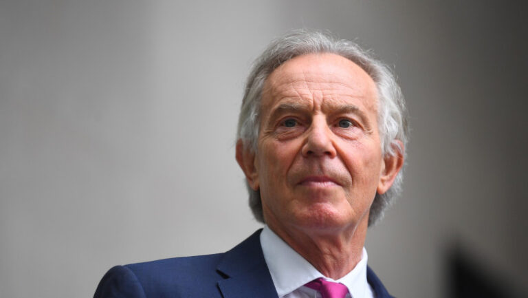 tony-blair-ataca-dur-guvernul-lui-keir-starmer-si-avertizeaza-ca-partidul-laburist-„se-joaca-cu-focul”