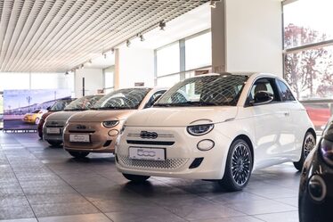 dolce-vita-electrizat:-noul-fiat-500-hybrid-a-fost-lansat-oficial-in-romania dolce-vita-electrizat:-noul-fiat-500-hybrid-a-fost-lansat-oficial-in-romania