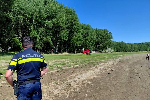dolj:-persoana-posibil-inecata-in-dunare,-in-zona-comunei-cetate.-interventie-cu-scafandri,-barci-cu-sonar-si-elicopter-smurd dolj:-persoana-posibil-inecata-in-dunare,-in-zona-comunei-cetate.-interventie-cu-scafandri,-barci-cu-sonar-si-elicopter-smurd