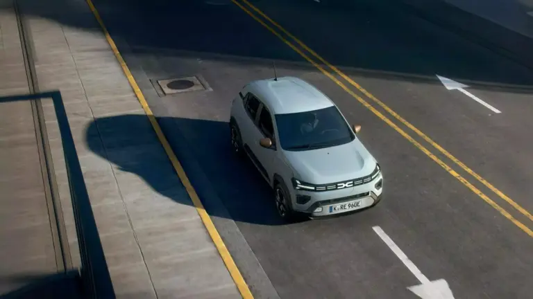 Paradoxul Dacia: Succes european „pe val”, depresie acasă. Este Programul Rabla o perfuzie pentru Renault sau un plămân pentru economia națională?