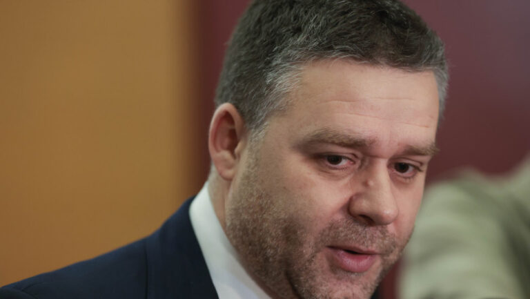 ciprian-ciucu,-nedumerit-pe-facebook-de-ce-nicusor-dan-protejeaza-psd-si-nu-i-da-misiunea-de-a-forma-guvernul