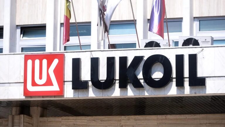 Lukoil mai primește o lună păsuire de la Trezoreria SUA pentru vânzarea activelor globale, inclusiv cele din România