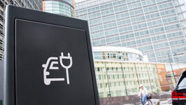 flota-„verde”-a-comisiei-europene-ii-frustreaza-pe-oficialii-ue:-masinile-electrice-trebuie-reincarcate-intre-bruxelles-si-strasbourg