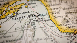 iranul-sustine-ca-a-tras-asupra-a-patru-nave-care-incercau-sa-traverseze-stramtoarea-ormuz:-„au-ignorat-avertismentul”