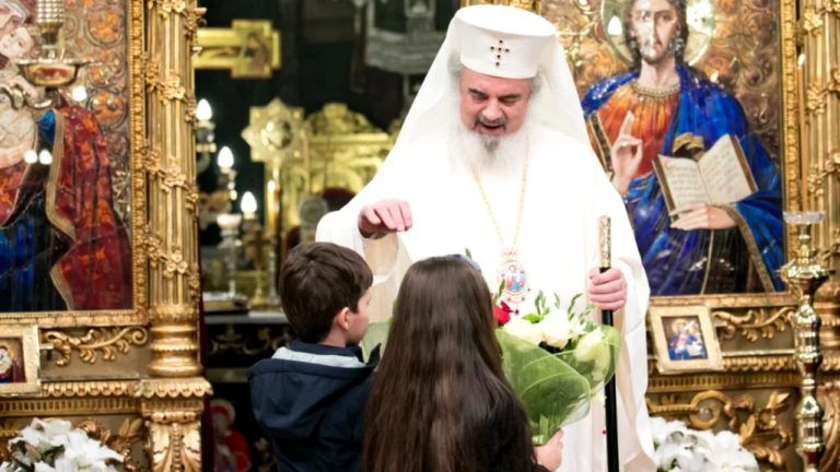 patriarhul-daniel,-mesaj-de-ziua-copilului:-„familia-este-biserica-de-acasa,-prima-scoala-a-credintei”