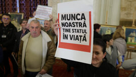 functionarii-din-parlament-ameninta-cu-greva-generala-din-cauza-noii-legi-a-salarizarii:-„nu-solicitam-privilegii”