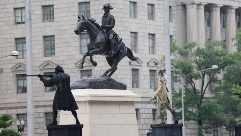 donald-trump-a-reinstalat-in-washington-un-monument-dedicat-unui-proprietar-de-sclavi-care-fusese-indepartat-in-2020 donald-trump-a-reinstalat-in-washington-un-monument-dedicat-unui-proprietar-de-sclavi-care-fusese-indepartat-in-2020