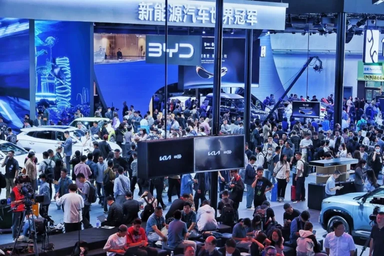 salonul-auto-de-la-beijing-2026:-record-de-audienta-si-o-accelerare-masiva-catre-vehiculele-electrice-inteligente