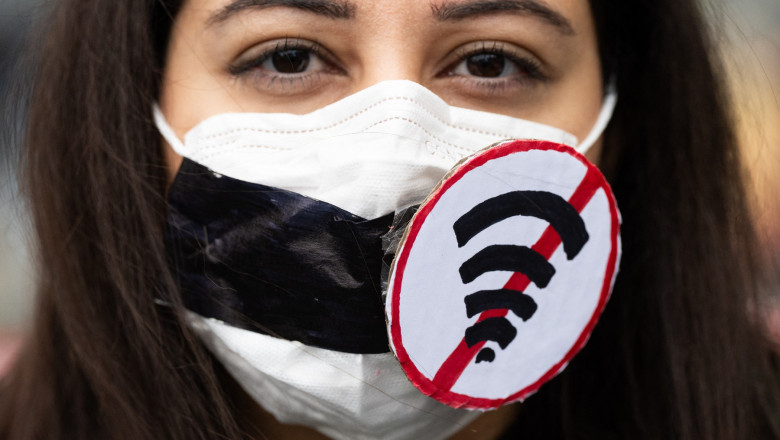 internet-„cu-picatura”-in-iran:-conexiunea,-restabilita-doar-partial-dupa-trei-luni-de-izolare.-„ne-am-obisnuit-sa-induram” internet-„cu-picatura”-in-iran:-conexiunea,-restabilita-doar-partial-dupa-trei-luni-de-izolare.-„ne-am-obisnuit-sa-induram”