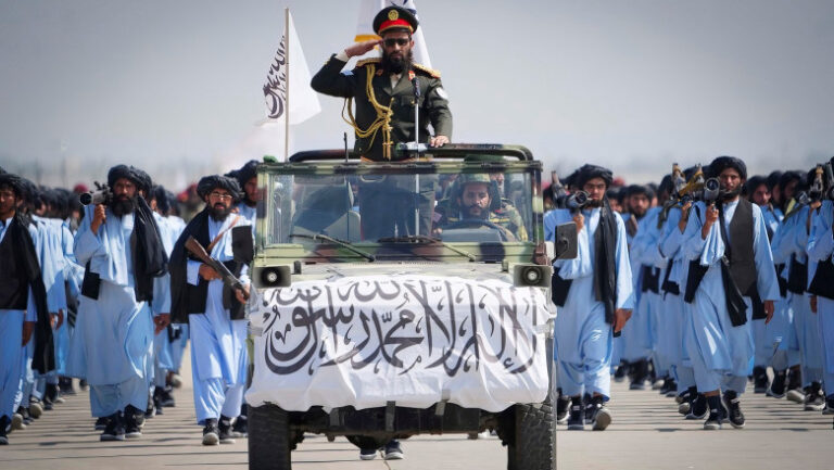 de-la-„grupare-terorista”-la-partener-militar:-rusia-a-batut-palma-cu-talibanii.-ce-presupune-acordul-semnat-cu-regimul-de-la-kabul