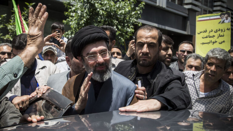 mojtaba-khamenei-sustine-ca-sua-si-israelul-incearca-sa-ingenuncheze-iranul-pentru-„a-si-ascunde-infrangerile-militare”