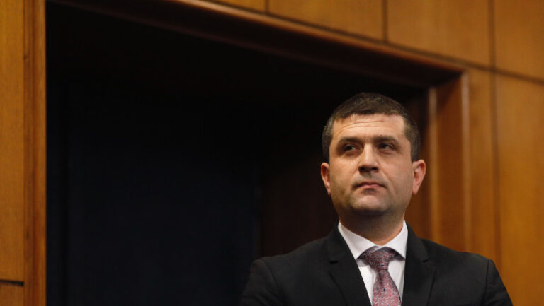 senatorii-psd-ii-cer-demisia-ministrului-radu-miruta:-„apararea-tarii-nu-e-o-joaca-pentru-amatori”