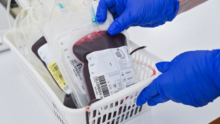 pacient-mort-dupa-o-transfuzie-cu-sange-incompatibil.-asistent-ati-trimis-in-judecata-pentru-ucidere-din-culpa