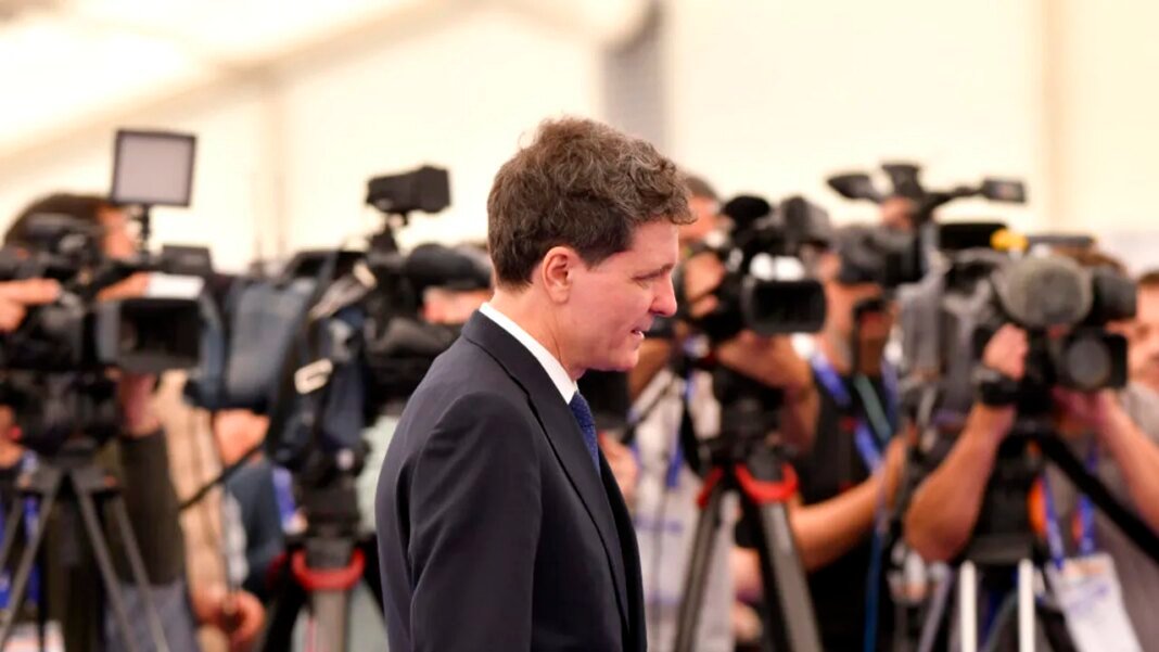 euractiv:-nicusor-dan-–-„eroul-de-ieri-al-ue-este-azi-un-zero-in-stil-maga”-/-„orchestreaza-criza-politica-a-romaniei”