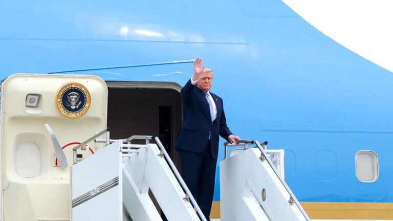 trump,-acuzat-ca-a-tranzactionat-actiuni-la-companii-cu-care-administratia-sa-avea-contracte-/-eric-trump-respinge-acuzatiile:-„sunt-o-minciuna”