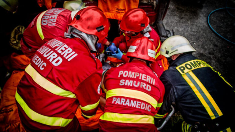 accident-grav-cu-trei-masini-pe-dn-1,-in-brasov.-un-copil-a-murit,-alte-opt-persoane-au-fost-duse-la-spital