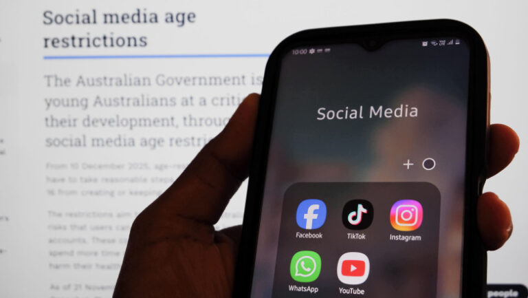 cat-de-eficienta-este-interdictia-aplicata-de-australia-privind-accesul-copiilor-sub-16-ani-la-retele-sociale-online