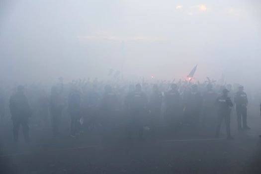 universitatea-craiova-universitatea-cluj,-meci-cu-trofeul-pe-masa-in-superliga.-atmosfera-incendiara