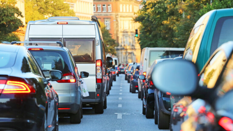 restrictii-de-circulatie-in-minivacanta-de-rusalii-2026:-limitari-de-trafic-pe-mai-multe-autostrazi-si-drumuri-nationale