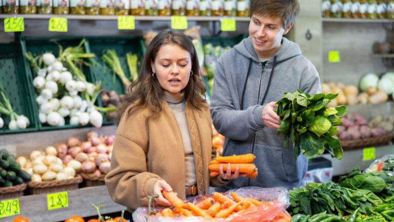 ajuta-morcovii-la-o-mai-buna-vedere-pe-timp-de-noapte?-sase-mituri-din-nutritie-si-adevarul-despre-sursa-lor