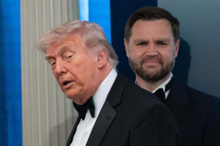 in-cautarea-unui-acord-iluzoriu:-in-ce-capcana-a-cazut-donald-trump-in-criza-din-iran-si-cum-il-impiedica-sa-puna-capat-conflictului