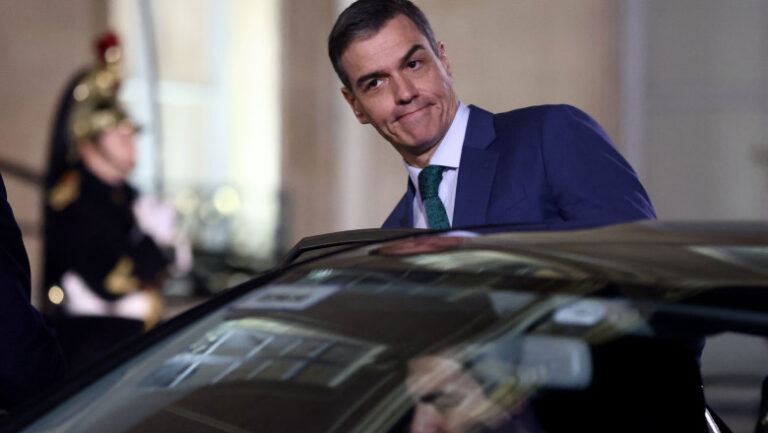 pedro-sanchez,-tot-mai-izolat-dupa-valul-de-scandaluri-de-coruptie-care-zguduie-partidul-socialist-din-spania