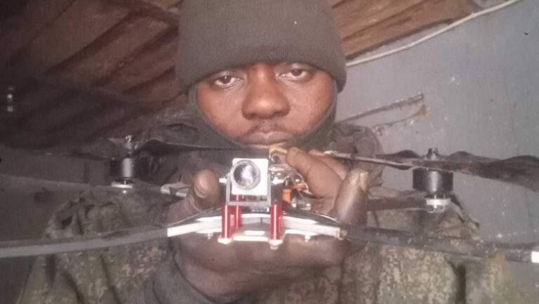 „bilet-doar-dus”.-rusii-recruteaza-muncitori-nigerieni-carora-le-promit-locuri-de-munca-in-rusia,-dar-ii-trimit-sa-moara-in-ucraina