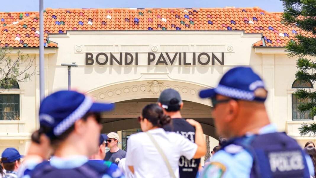 fotograf,-acuzat-ca-a-furat-echipamentul-unei-victime-dupa-atentatul-de-pe-plaja-bondi-din-australia