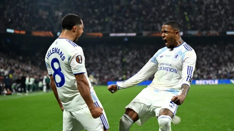 aston-villa-castiga-trofeul-europa-league,-dupa-o-victorie-clara-in-finala-cu-freiburg.-al-doilea-succes-european-din-istoria-clubului-englez