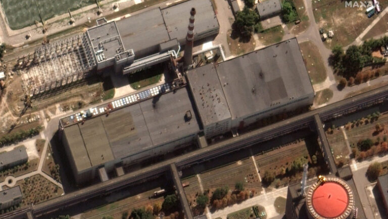 centrala-nucleara-de-la-zaporojie-a-fost-lovita-de-o-drona-militara.-expert:-a-ataca -situri-nucleare-este-o-joaca-cu-focul