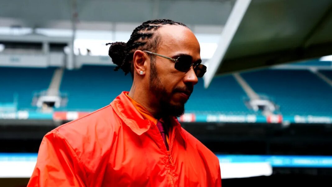 lewis-hamilton-respinge-speculatiile-privind-retragerea-din-formula-1:-„voi-mai-fi-aici-mult-timp” lewis-hamilton-respinge-speculatiile-privind-retragerea-din-formula-1:-„voi-mai-fi-aici-mult-timp”