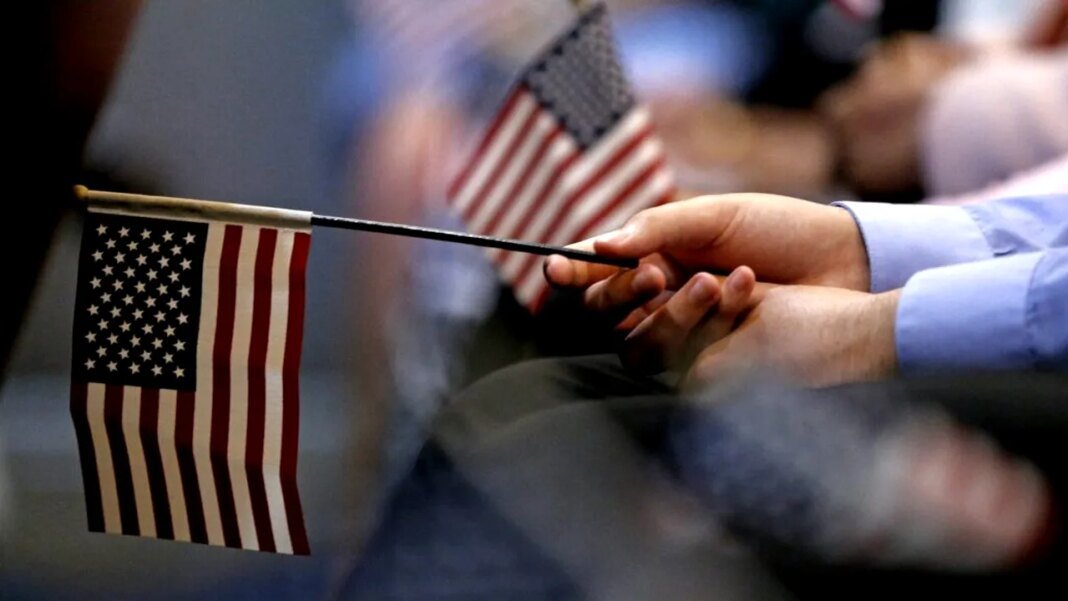 administratia-trump-trimite-solicitantii-de-green-card-inapoi-acasa-pana-la-aprobarea-documentelor administratia-trump-trimite-solicitantii-de-green-card-inapoi-acasa-pana-la-aprobarea-documentelor