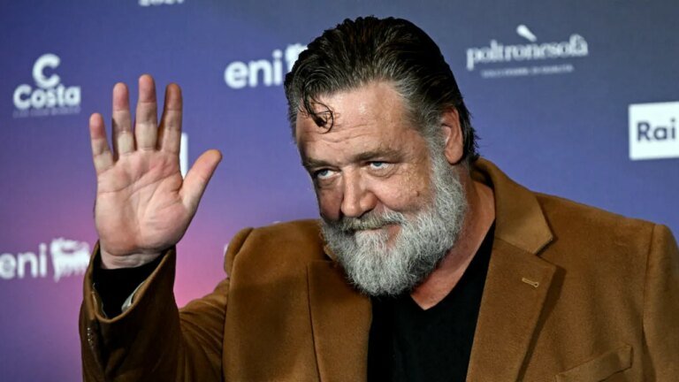 filmarile-unui-film-nou-cu-russel-crowe,-oprite-din-cauza-riscului-de-pesta-porcina