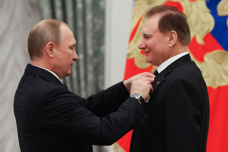 Russian President Putin presents state awards