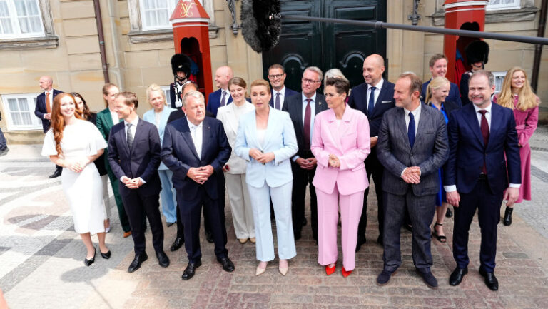 danemarca:-premierul-mette-frederiksen-si-a-prezentat-guvernul,-format-in-majoritate-din-femei