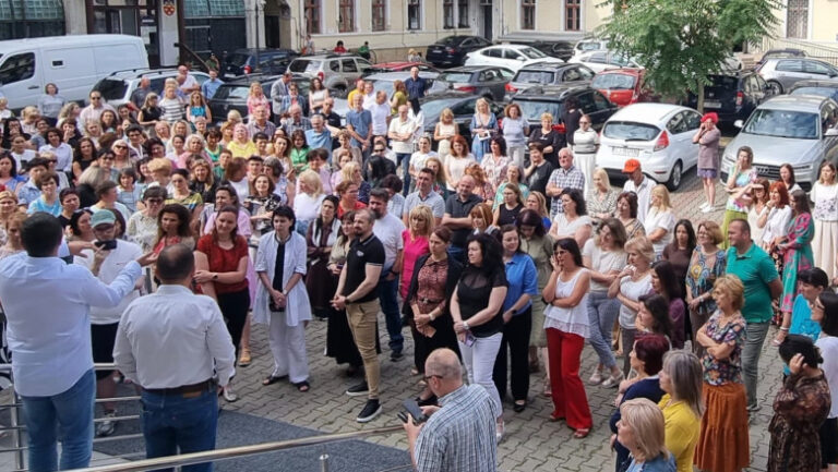 protest-la-finante:-angajatii-din-minister-si-de-la-anaf-opresc-lucrul-intre-08:00-si-16:00,-nemultumiti-de-legea-salarizarii