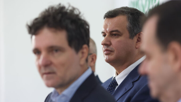 nicusor-dan,-asteptat-sa-anunte-azi-desemnarea-lui-eugen-tomac-pentru-functia-de-premier-(surse)