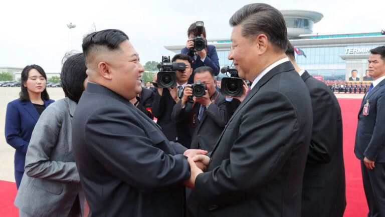 xi-jinping-merge-intr-o-vizita-oficiala-in-coreea-de-nord,-luni-si-marti
