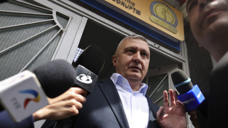 seful-armatei-ajunge-astazi-la-instanta-dupa-acuzatiile-dna.-generalul-gheorghita-vlad-cere-inapoi-bunurile-ridicate-de-anchetatori