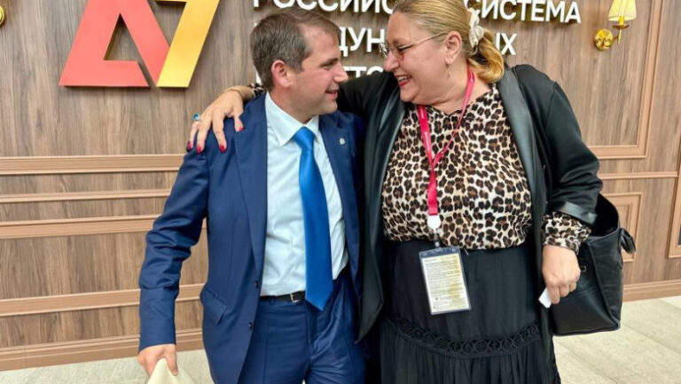 diana-sosoaca,-fotografie-cu-ilan-sor,-la-sankt-petersburg.-cum-a-prezentat-o-oligarhul-fugar-pro-rus