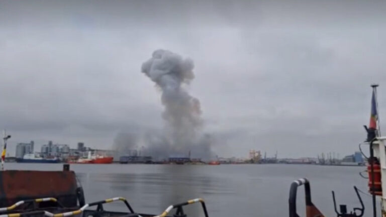 explozia-din-portul-constanta.-mapn-sustine-ca-o-alta-institutie-are-„responsabilitatea-monitorizarii-traficului-naval-in-marea-neagra”