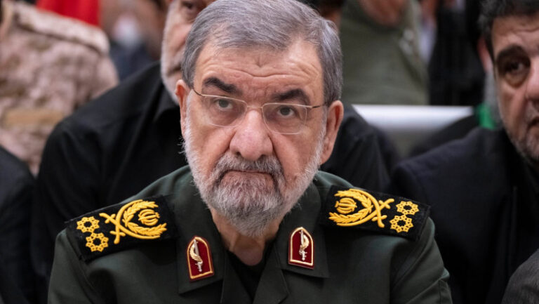 consilierul-militar-al-liderului-suprem-iranian-mojtaba-khamenei-ii-cere-lui-trump-24-de-miliarde-de-dolari-pentru-un-nou-acord